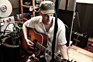 Josh mit Gibson Hummingbird